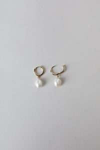 Mid Pearl Hoop Earrings Plated Earrings MODU Atelier 