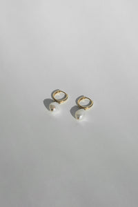 Mid Pearl Hoop Earrings Plated Earrings MODU Atelier 